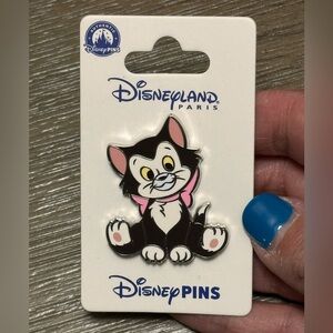 New Disney DLRP DLP Disneyland Paris - Baby Figaro Bow Pin - Pinocchio 2026
